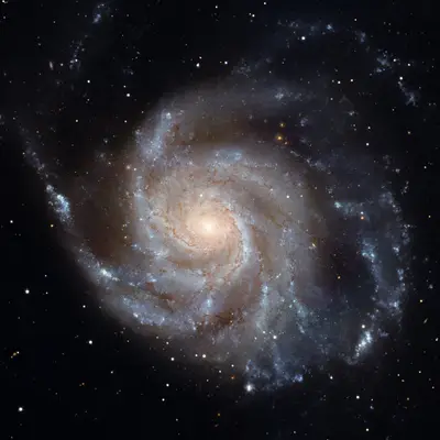 Die Feuerrad-Galaxie Messier 101, eine große Spiralgalaxie in Aufsicht