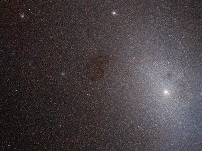 Die elliptische Zwerggalaxie Messier 110, ein Begleiter der Andromeda-Galaxie