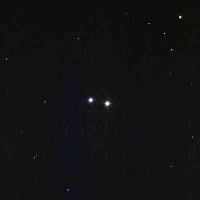 Der optische Doppelstern Messier 40 (Winnecke 4) im Sternbild Großer Bär, zwei eng beieinanderstehende Sterne.