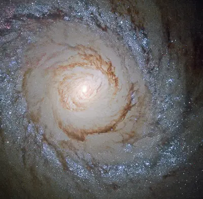 Die Spiralgalaxie Messier 94 mit ihrem hellen, sternbildenden Ring um den Kern